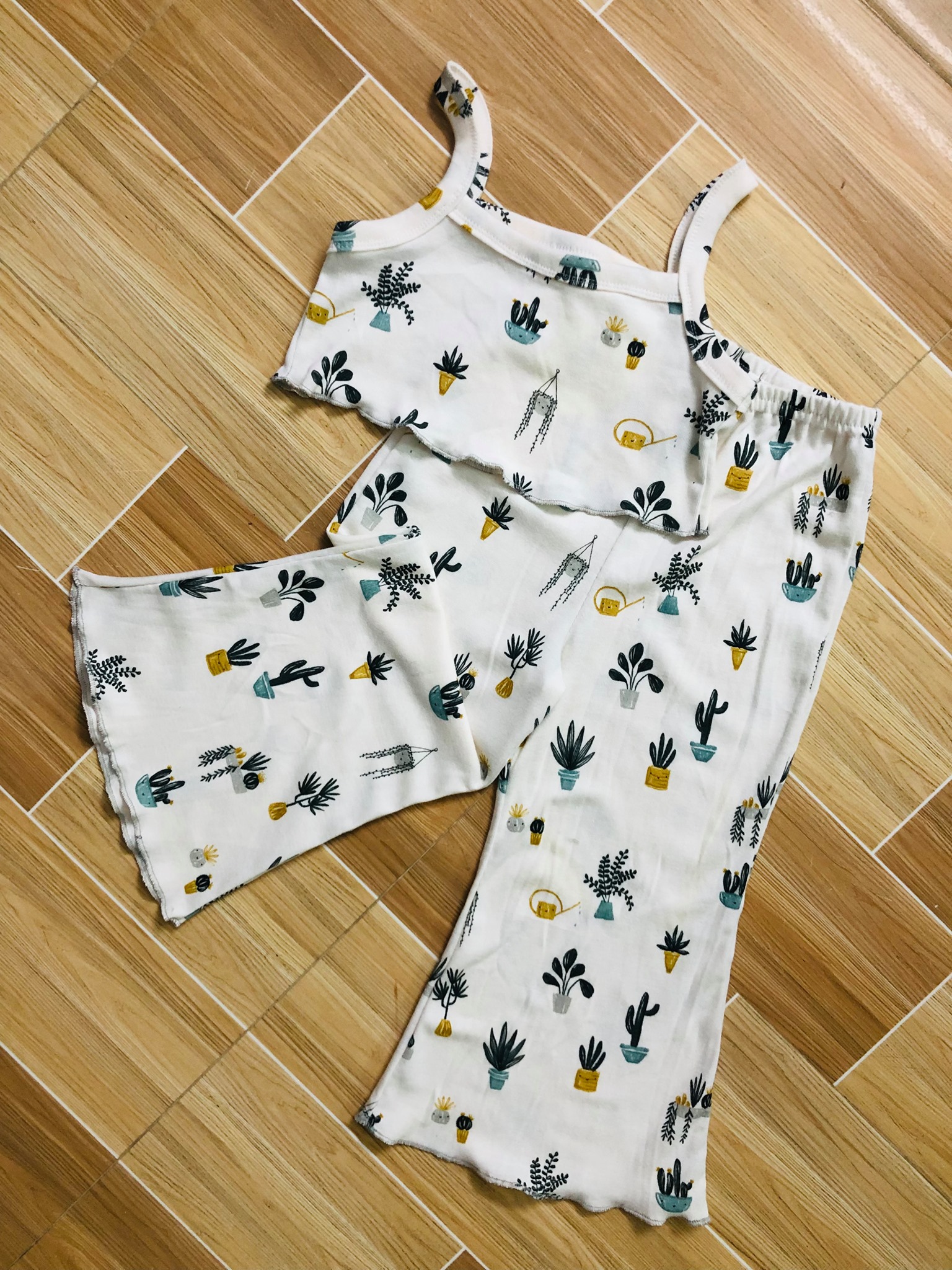 30088 - Áo croptop dây Quần ống loe / Vit Bau