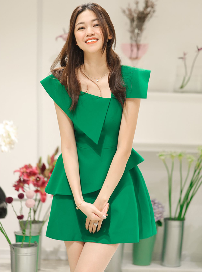 30053 - Đầm cổ lệch Megan by SHE (27-09-2020)